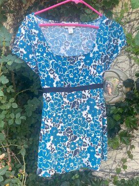 Loft Tropical Floral Pattern Blue and White Short Sleeved Top - Size Large